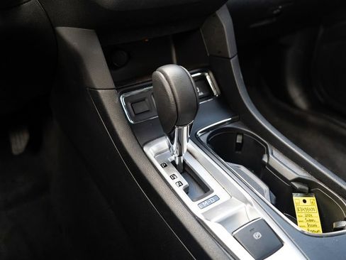 Used 2024 Subaru Ascent Premium w/ Convenience Package image 26