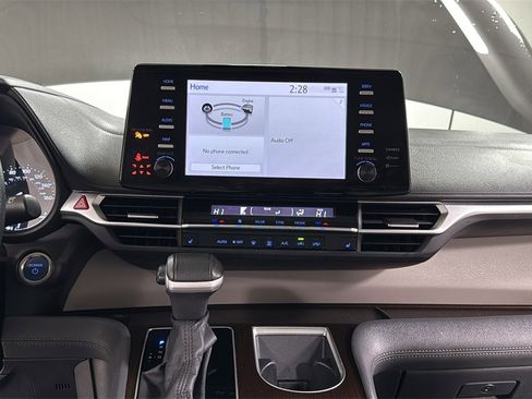 Used 2023 Toyota Sienna XLE image 10