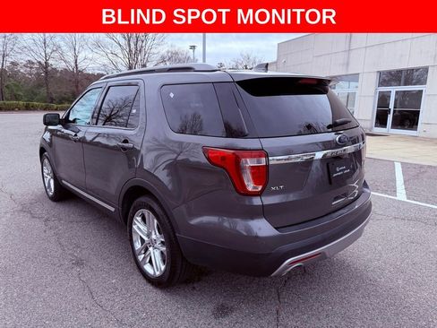 Used 2017 Ford Explorer XLT w/ Equipment Group 202A image 5