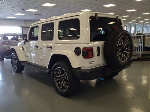 Certified 2023 Jeep Wrangler Unlimited Sahara w/ Cold Weather Group AWD/4WD image 4