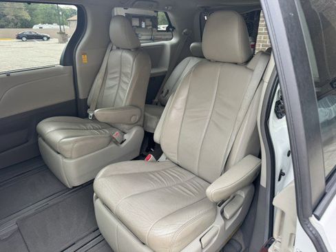Used 2014 Toyota Sienna XLE w/ Entertainment Package AWD/4WD image 13