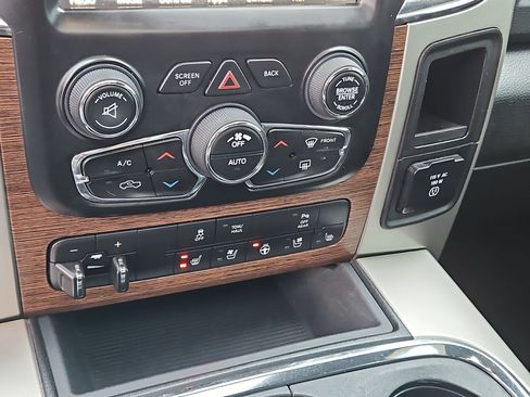 Used 2017 RAM 1500 Laramie image 28