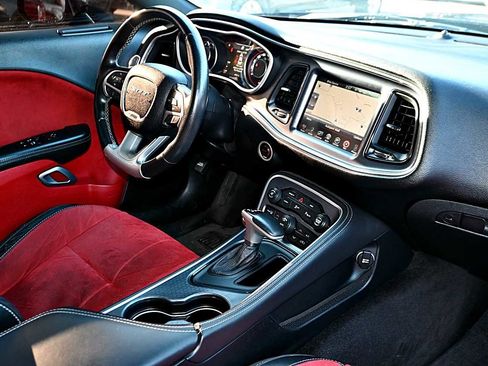 Used 2016 Dodge Challenger SRT image 8