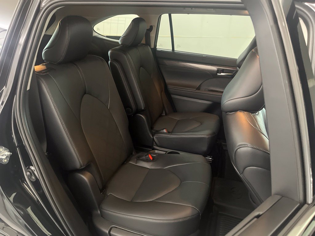 Used 2026 Toyota Highlander Platinum AWD/4WD image 22