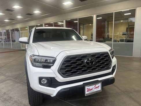 Used 2023 Toyota Tacoma TRD Off-Road image 10