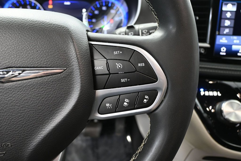 Used 2023 Chrysler Pacifica Touring-L AWD/4WD image 20