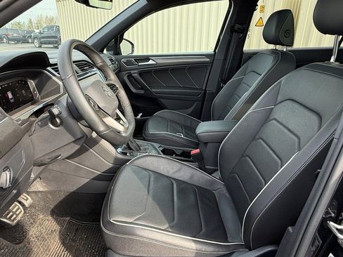 Used 2022 Volkswagen Tiguan SEL R-Line image 5