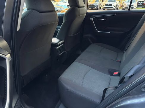 Used 2022 Toyota RAV4 XLE AWD/4WD image 16