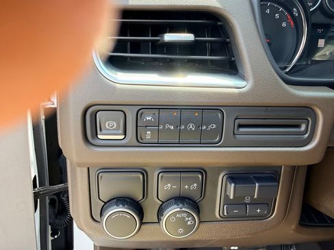 Used 2021 Chevrolet Tahoe LT w/ LT Signature Package RWD image 30