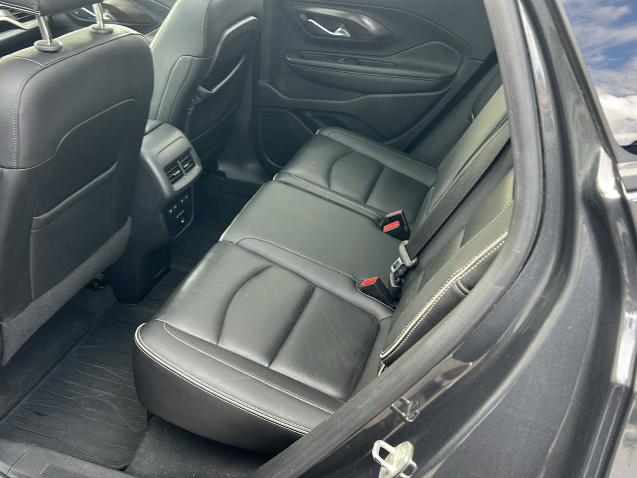 Used 2018 GMC Terrain Denali w/ GMC Pro Grade Package AWD/4WD image 11