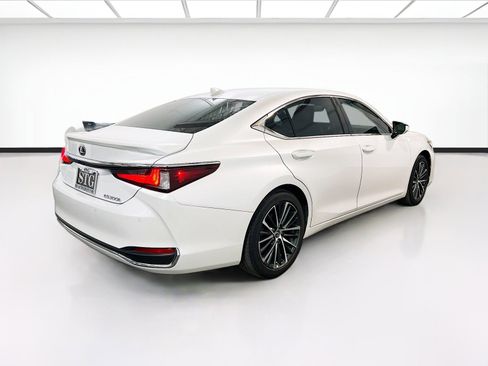 Used 2025 Lexus ES 300h w/ Premium Package image 4