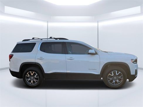 Used 2023 GMC Acadia SLT image 2