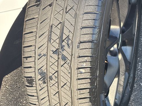 Certified 2024 Chrysler Pacifica Limited w/ S Appearance Package FWD image 13