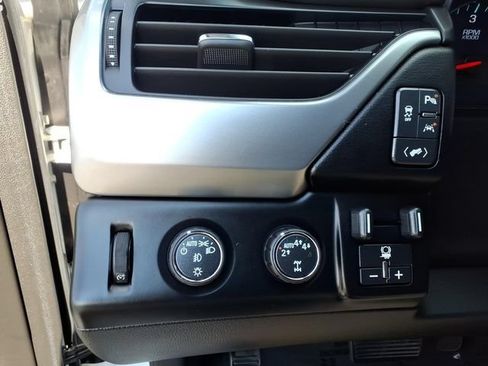 Used 2018 Chevrolet Tahoe LT w/ Luxury Package AWD/4WD image 24