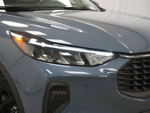 Used 2024 Ford Escape Active w/ Cold Weather Package FWD image 5