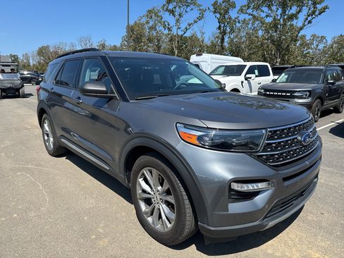 Used 2023 Ford Explorer XLT w/ Equipment Group 202A RWD image 3
