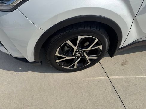 Used 2021 Toyota C-HR XLE FWD image 9