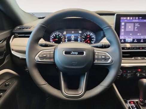 Used 2023 Jeep Compass Limited image 18