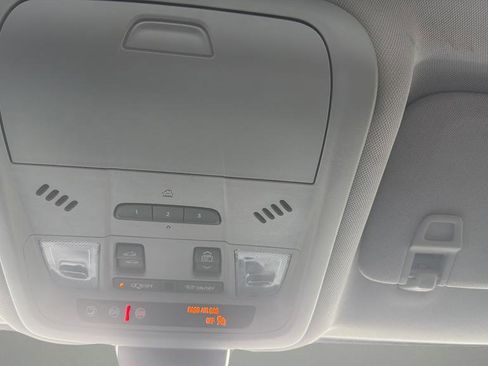 Used 2022 GMC Terrain SLT w/ Infotainment Package II image 27