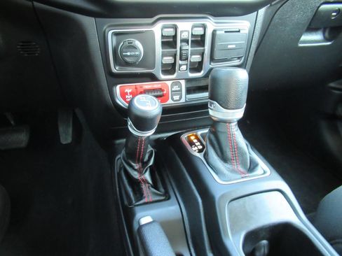 Used 2021 Jeep Gladiator Rubicon AWD/4WD image 29