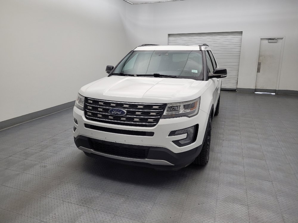 Used 2017 Ford Explorer XLT w/ Equipment Group 202A AWD/4WD image 15