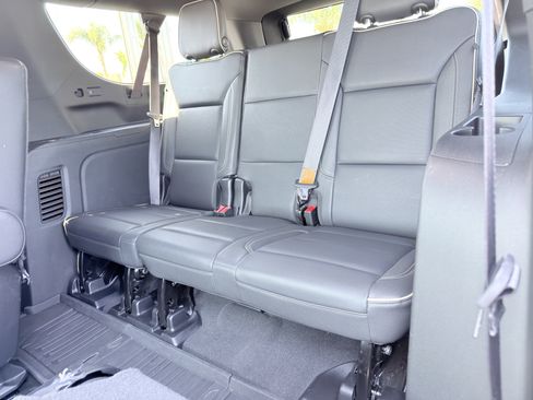 Used 2024 GMC Yukon XL SLT w/ SLT Premium Package RWD image 21