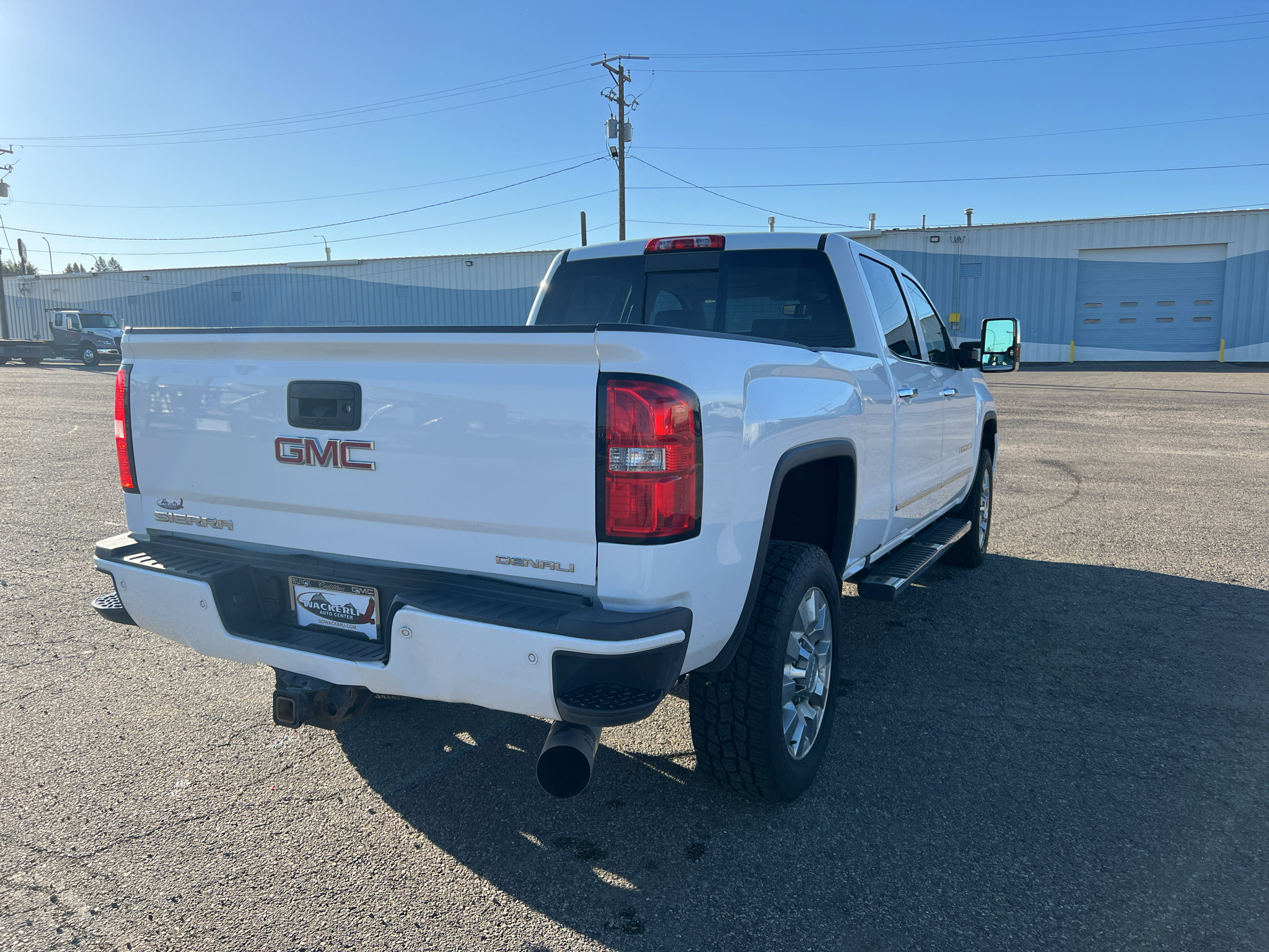 Used 2017 GMC Sierra 2500 Denali w/ Duramax Plus Package AWD/4WD image 16
