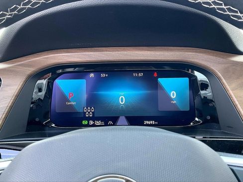 Used 2025 Volkswagen Atlas SE image 19