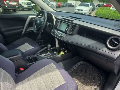 Used 2017 Toyota RAV4 XLE FWD image 13