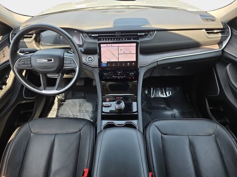 Used 2022 Jeep Grand Cherokee Limited AWD/4WD image 9