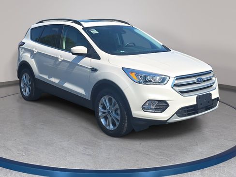 Used 2018 Ford Escape SEL w/ Ford Safe & Smart Package AWD/4WD image 3