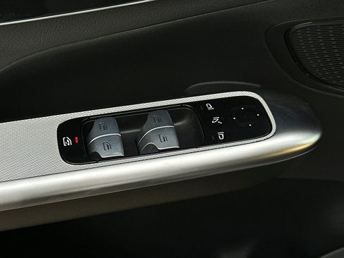 Certified 2025 Mercedes-Benz GLC 300 4MATIC image 27