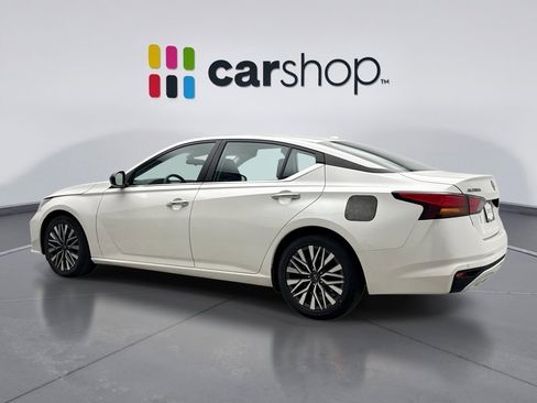 Used 2024 Nissan Altima 2.5 SV image 3