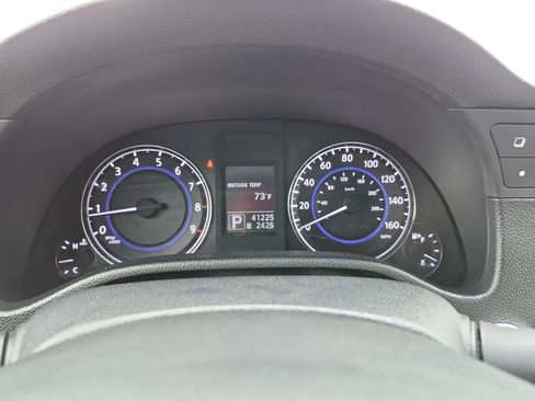 Used 2013 INFINITI G37 Convertible w/ Premium Pkg RWD image 16