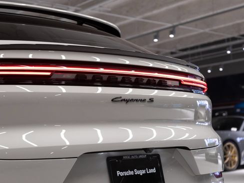 Certified 2026 Porsche Cayenne S AWD/4WD image 32