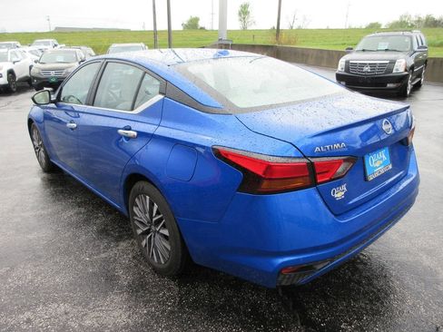 Used 2025 Nissan Altima 2.5 SV image 3