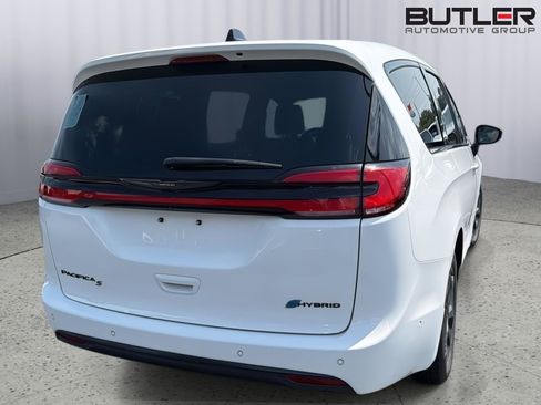 Used 2024 Chrysler Pacifica Limited FWD image 9