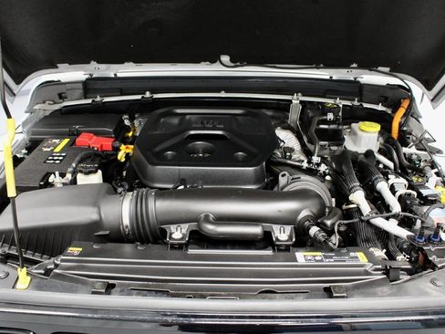 Used 2024 Jeep Wrangler Unlimited image 17