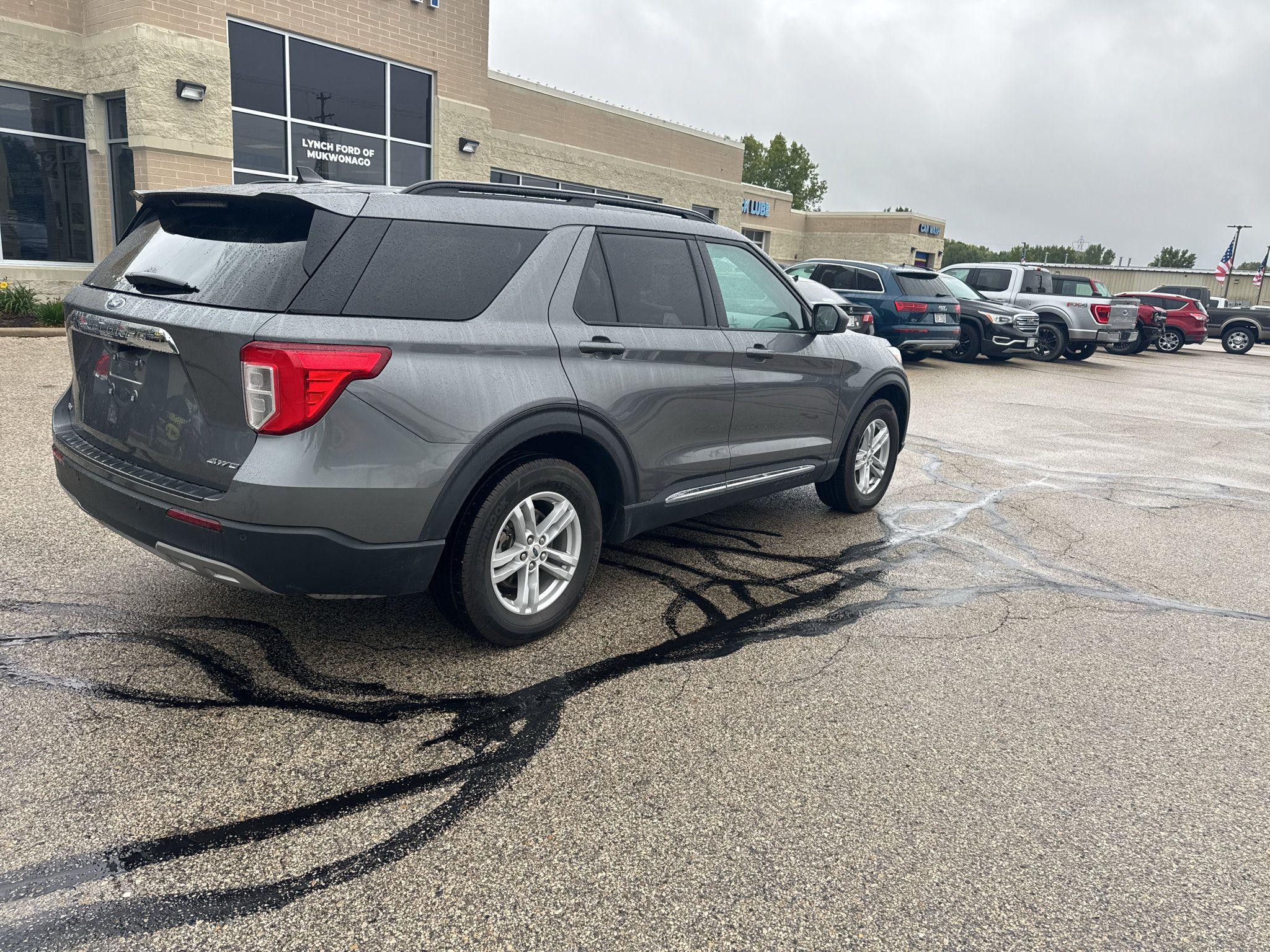 Used 2024 Ford Explorer XLT w/ Equipment Group 202A AWD/4WD image 4