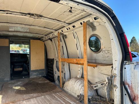 Used 2008 Chevrolet Express 2500 image 21