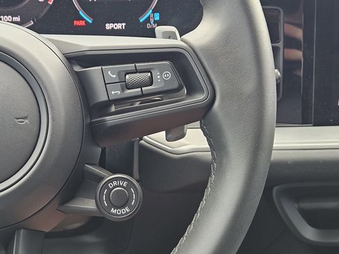 Used 2024 Porsche Cayenne S image 27