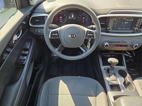 Used 2019 Kia Sorento AWD V6 image 9