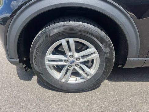Used 2023 Ford Explorer XLT w/ Equipment Group 202A AWD/4WD image 9