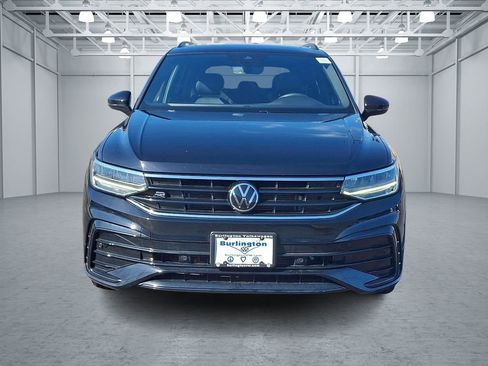 Certified 2023 Volkswagen Tiguan SE R-Line image 2