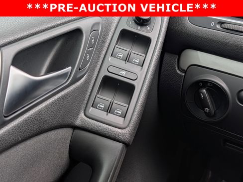 Used 2013 Volkswagen Golf 4-Door FWD image 23