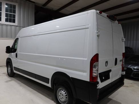 Used 2025 RAM ProMaster 2500 w/ Convenience Group FWD image 3