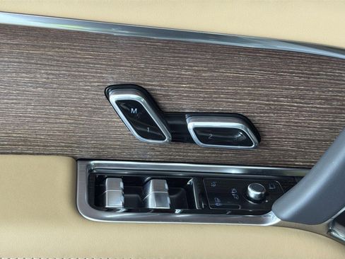 New 2025 Land Rover Range Rover SE image 24