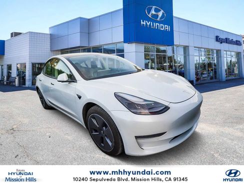 Used 2022 Tesla Model 3 image 1