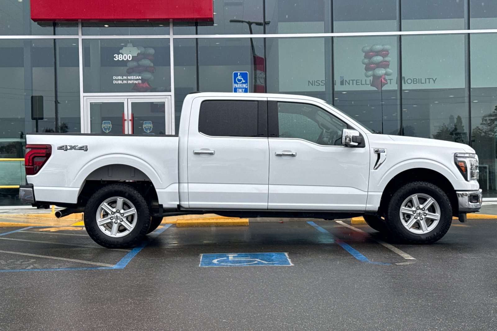 Used 2025 Ford F150 Lariat AWD/4WD image 3