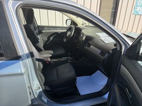 Used 2014 Mitsubishi Outlander ES FWD image 34